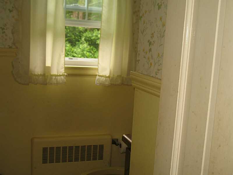 20 Cold Spring Road Barrington, RI 02806 - Photo 13 of 25 Bathroom. Lavette