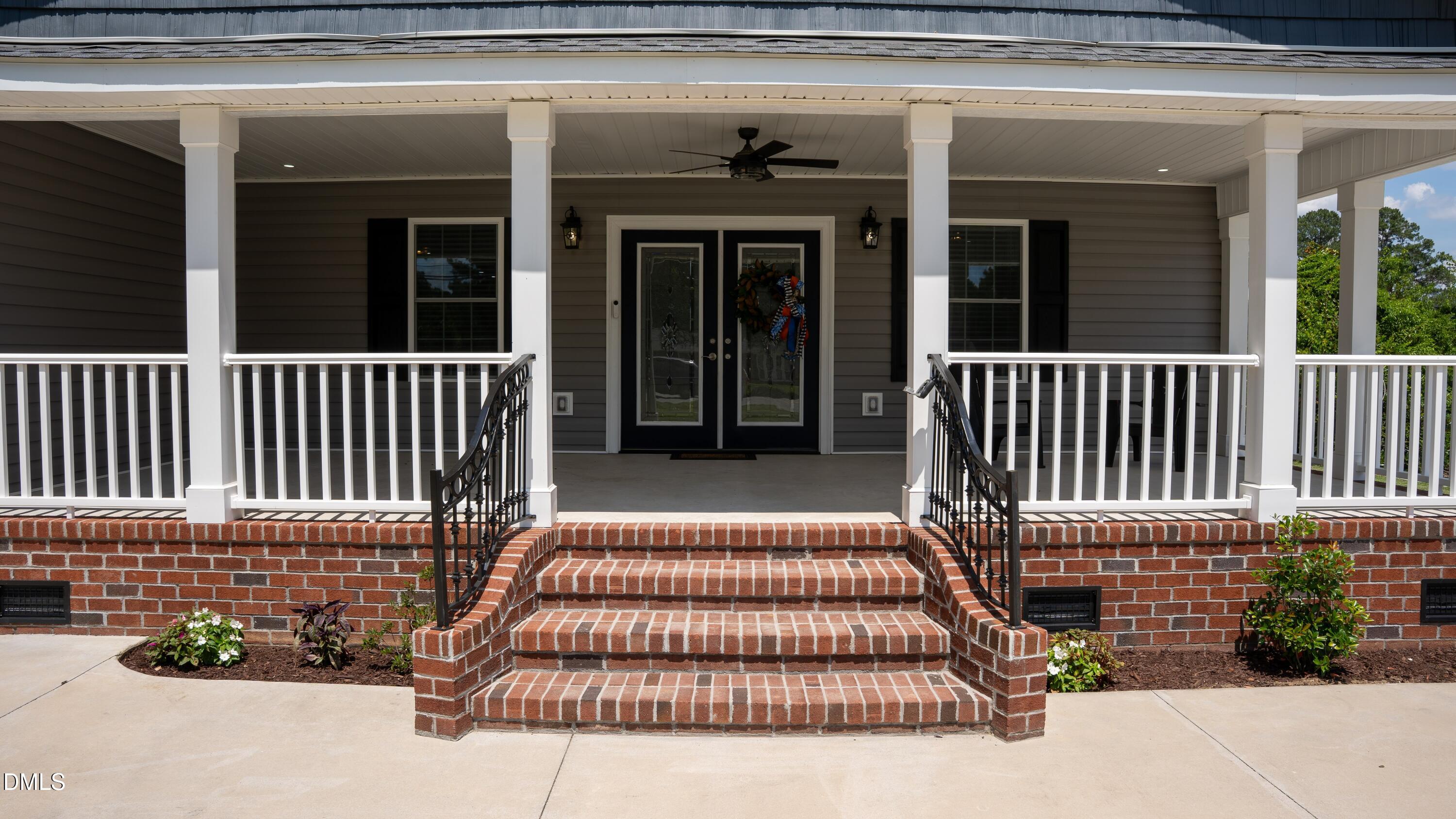 730 NW Boulevard Clinton, NC 28328 - Photo 7 of 68 Gorgeous Brick & Custom Railing!