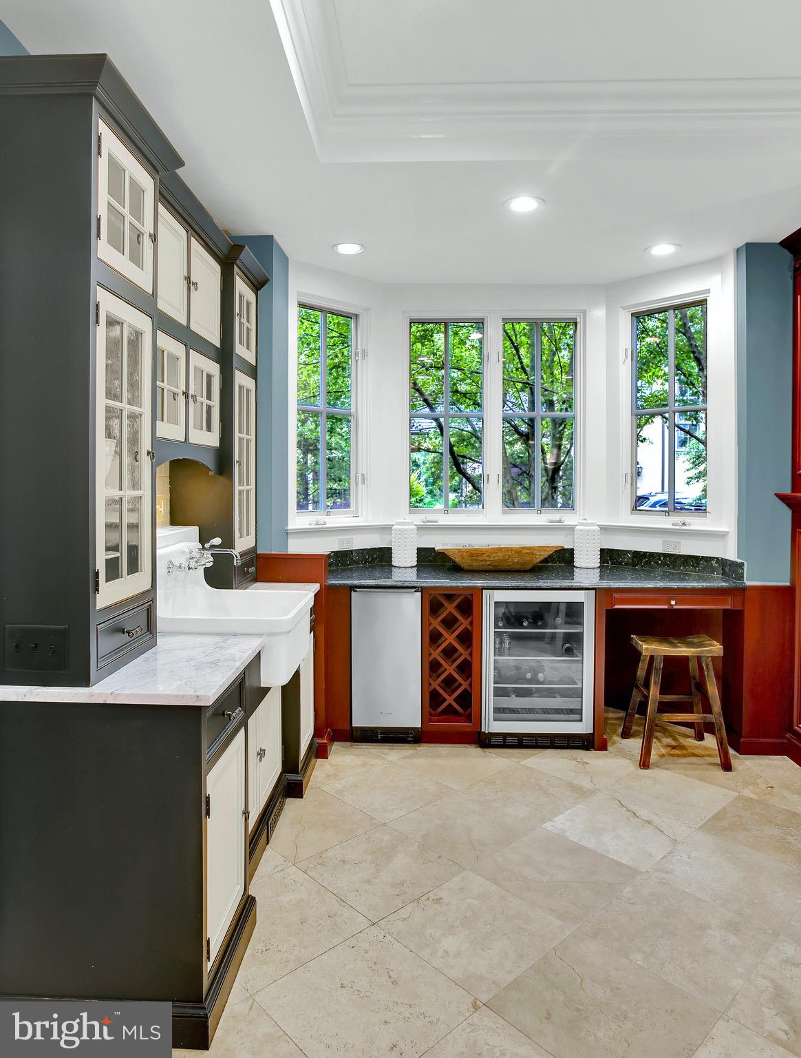 838 Childs Point Road Annapolis, MD 21401 - Photo 14 of 85 Farm Style sink / Icemaker / Beverage Refrigerator