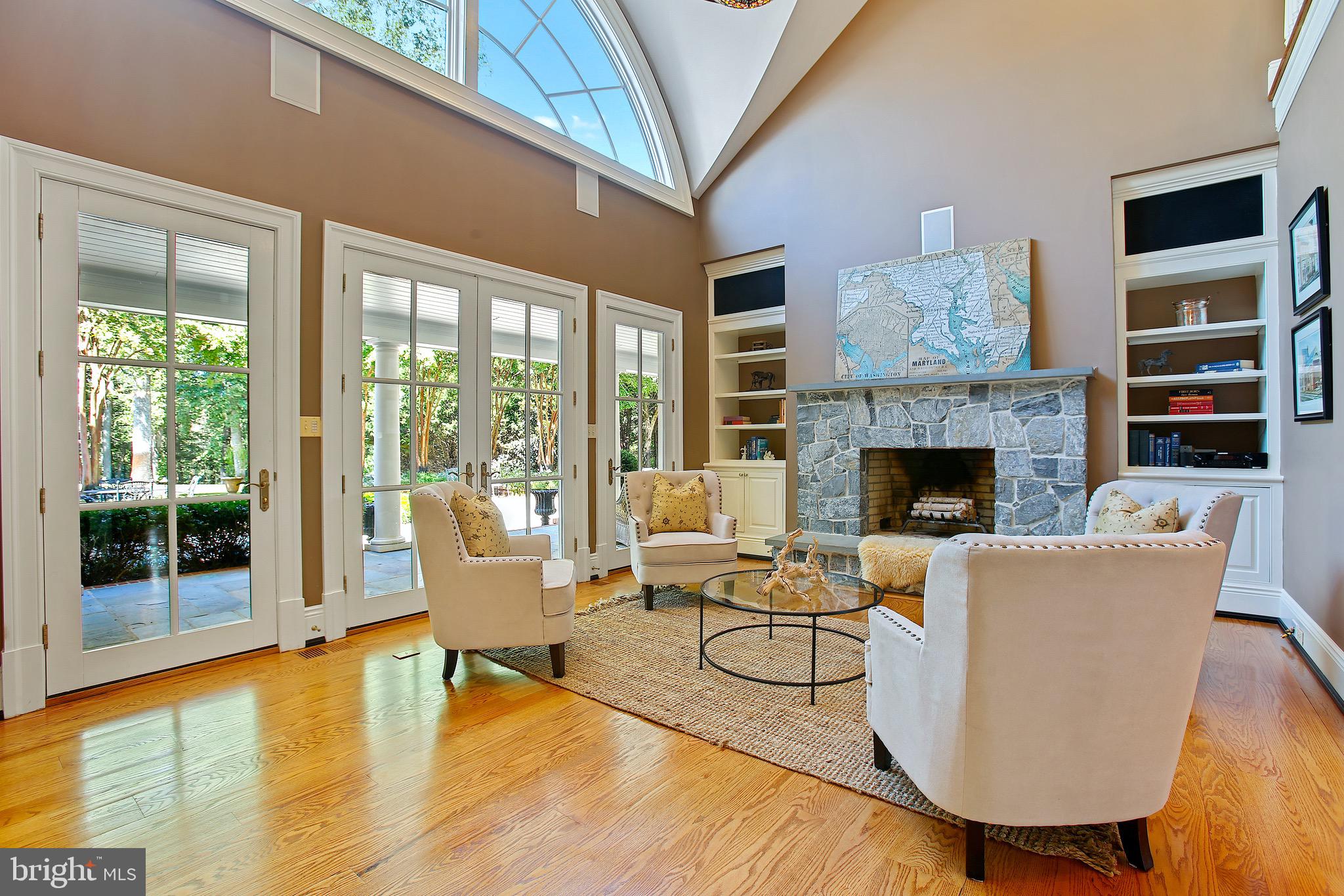 838 Childs Point Road Annapolis, MD 21401 - Photo 19 of 85 Light-filled family room 16 ft wide barrel window