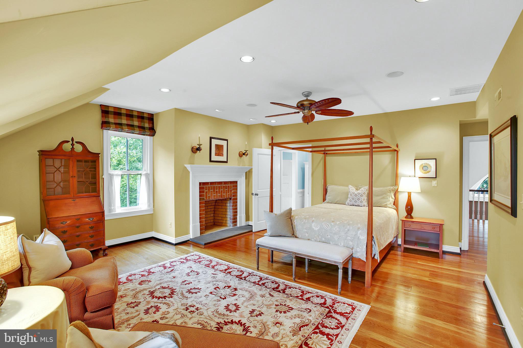 838 Childs Point Road Annapolis, MD 21401 - Photo 43 of 85 2nd level guest bedroom.1 with en-suite bath