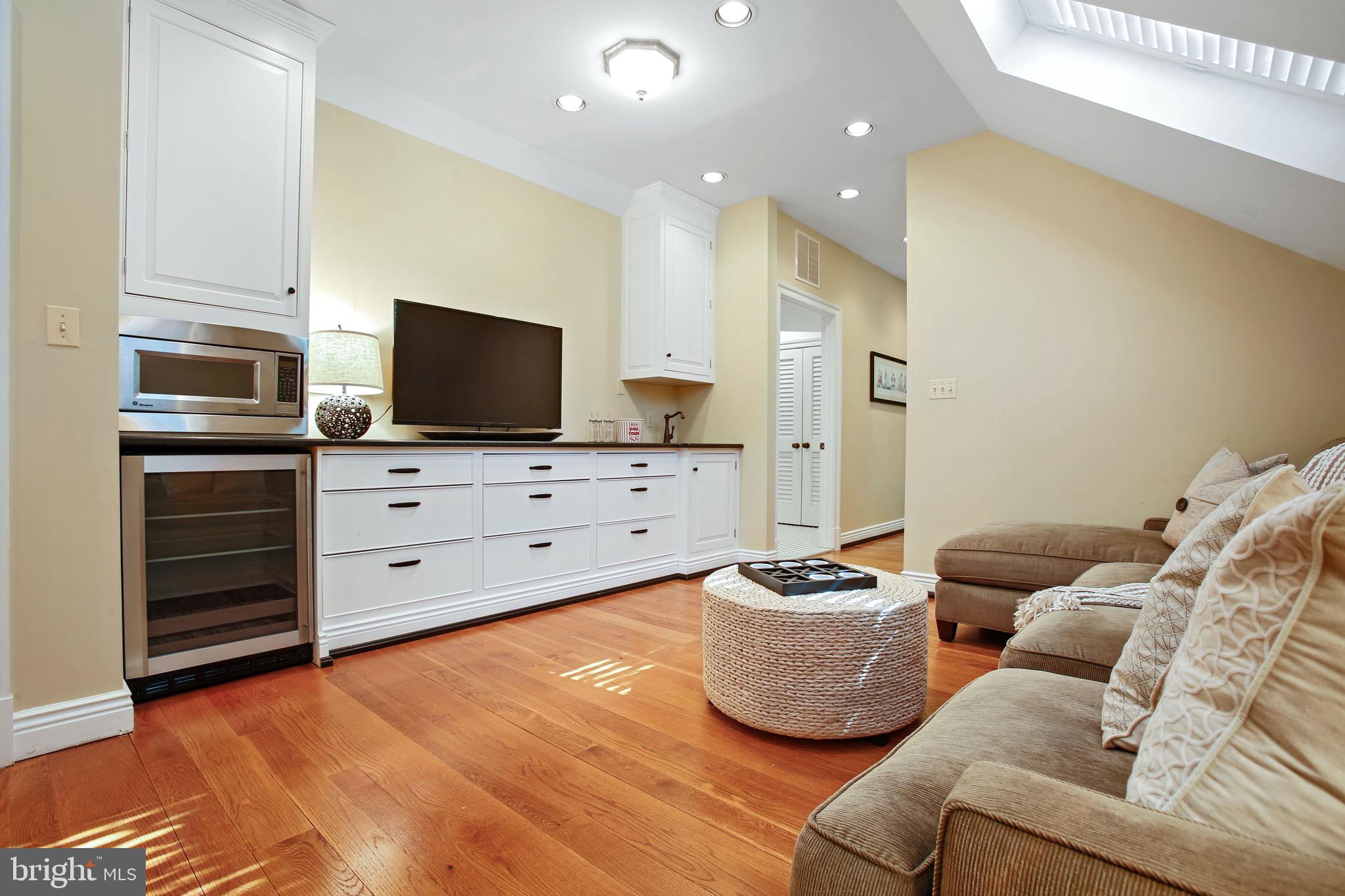 838 Childs Point Road Annapolis, MD 21401 - Photo 48 of 85 2nd level guest-wing / entertainment room