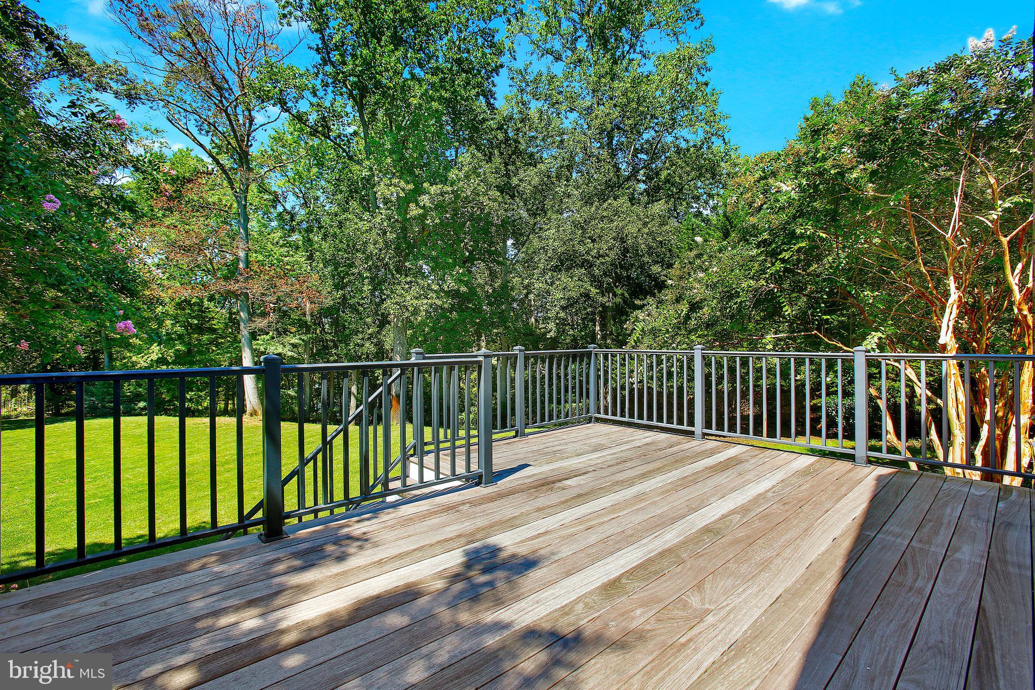 838 Childs Point Road Annapolis, MD 21401 - Photo 50 of 85 2nd level guest bedroom.2 ipe deck