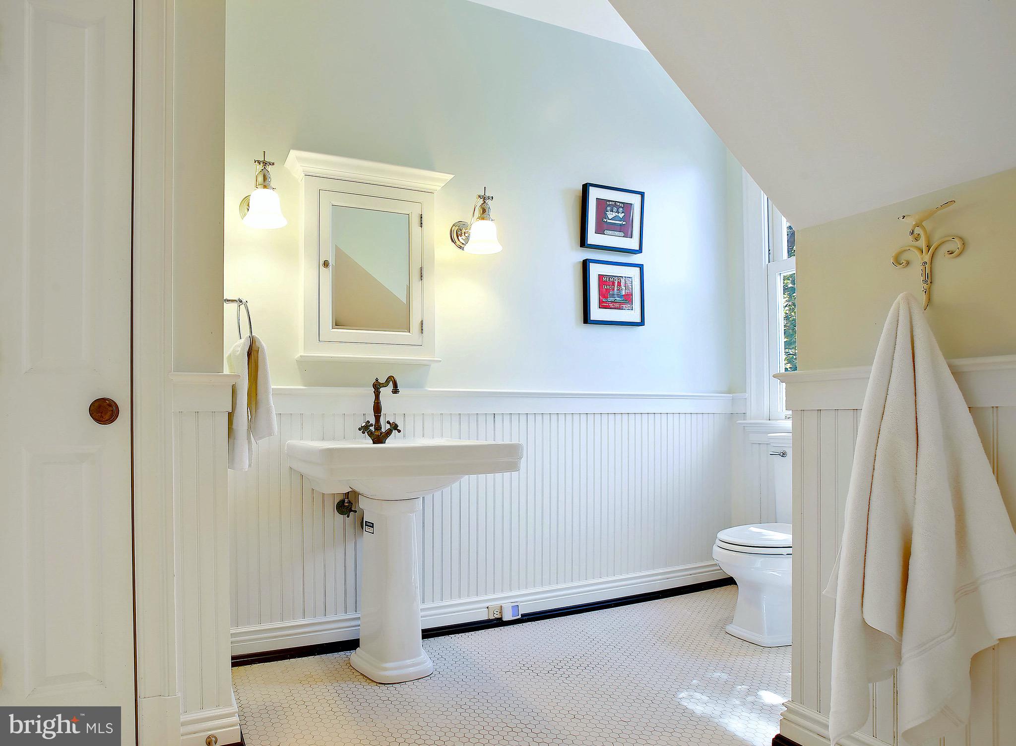 838 Childs Point Road Annapolis, MD 21401 - Photo 51 of 85 Guest-wing full private bath