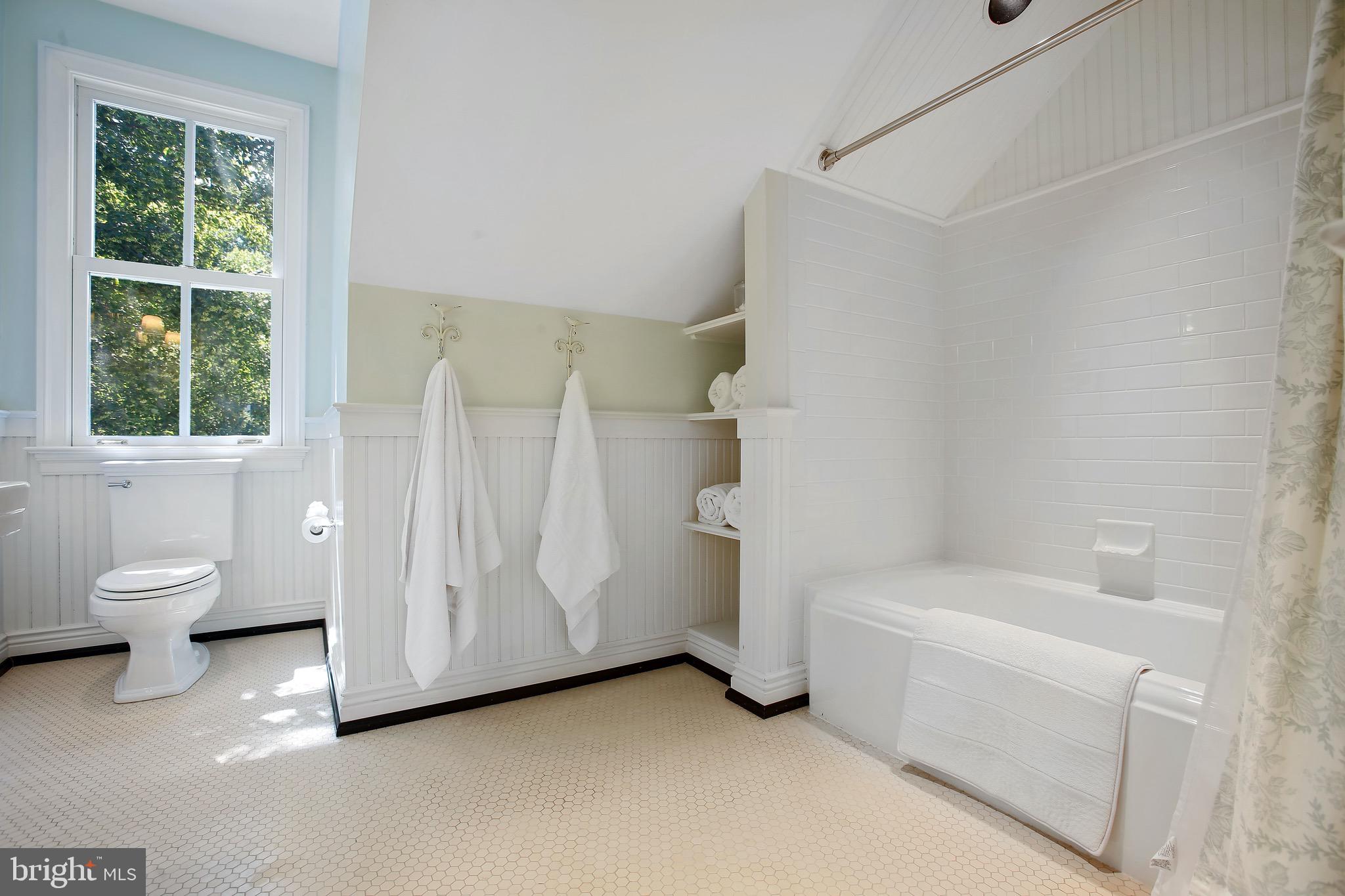 838 Childs Point Road Annapolis, MD 21401 - Photo 52 of 85 Guest-wing full private bath