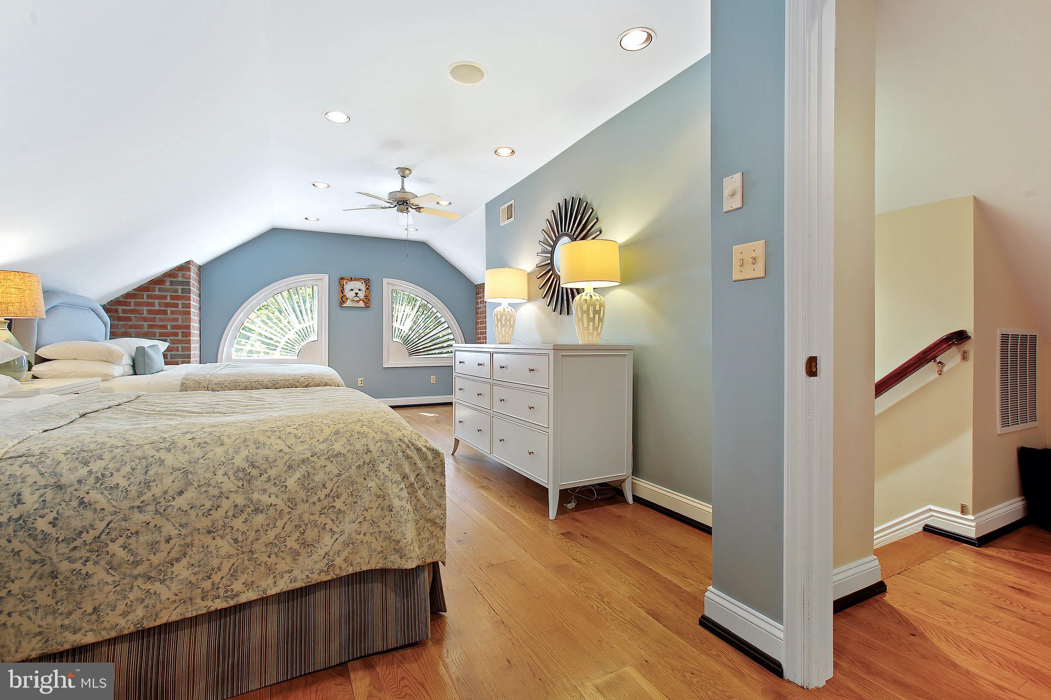 838 Childs Point Road Annapolis, MD 21401 - Photo 53 of 85 3rd level guest bedroom.3 w/ en-suite bath
