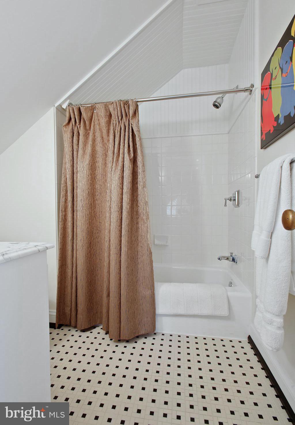 838 Childs Point Road Annapolis, MD 21401 - Photo 57 of 85 3rd level guest bedroom.4 private full bath