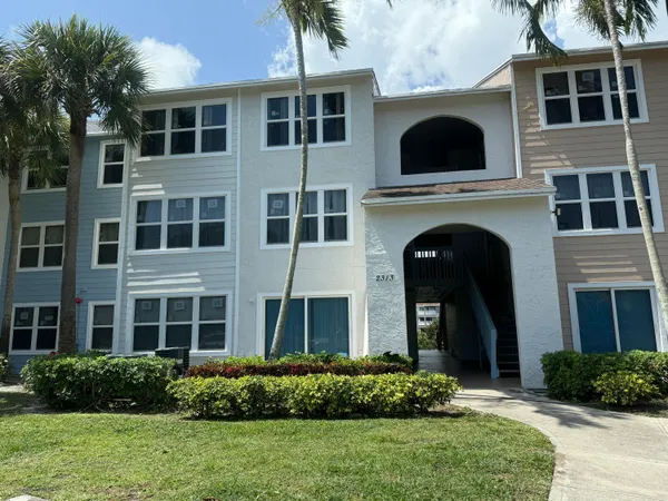 $2,000 | 2313 North Congress Avenue, Unit 18, Boynton Beach, FL 33426