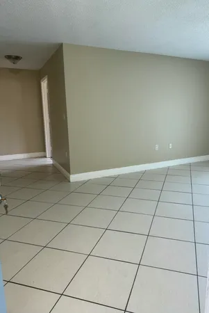 $2,000 | 2313 North Congress Avenue, Unit 18, Boynton Beach, FL 33426