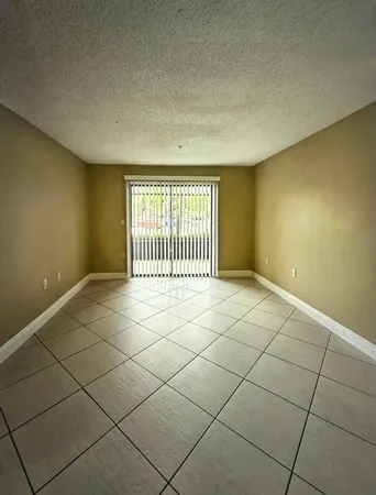 $2,000 | 2313 North Congress Avenue, Unit 18, Boynton Beach, FL 33426