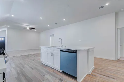 $299,000 | 6467 Escondido Drive, Rosharon, TX 77583