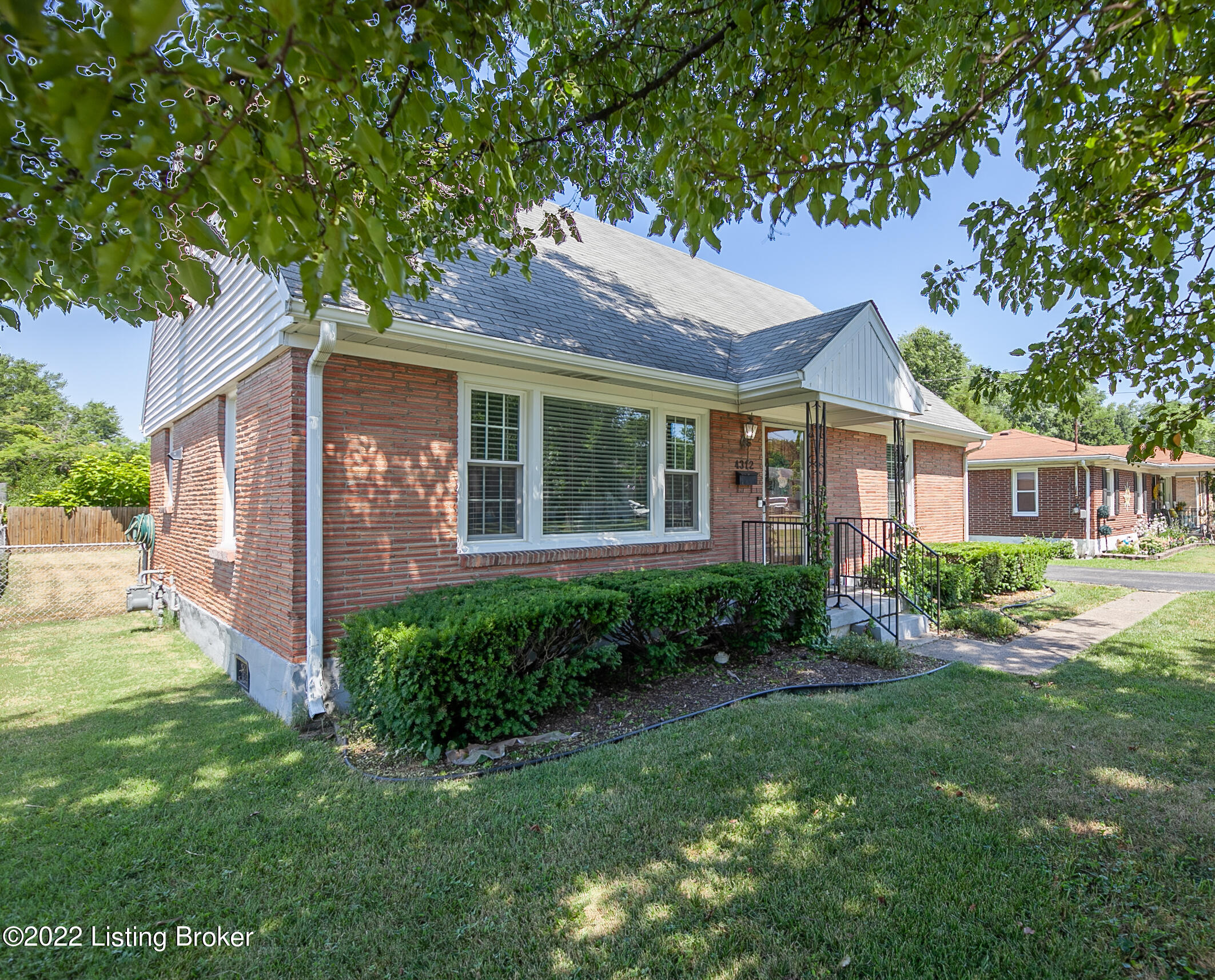 4312 Dover Road Louisville, KY 40216 - Photo 2 of 31 _MG_1418-HDR