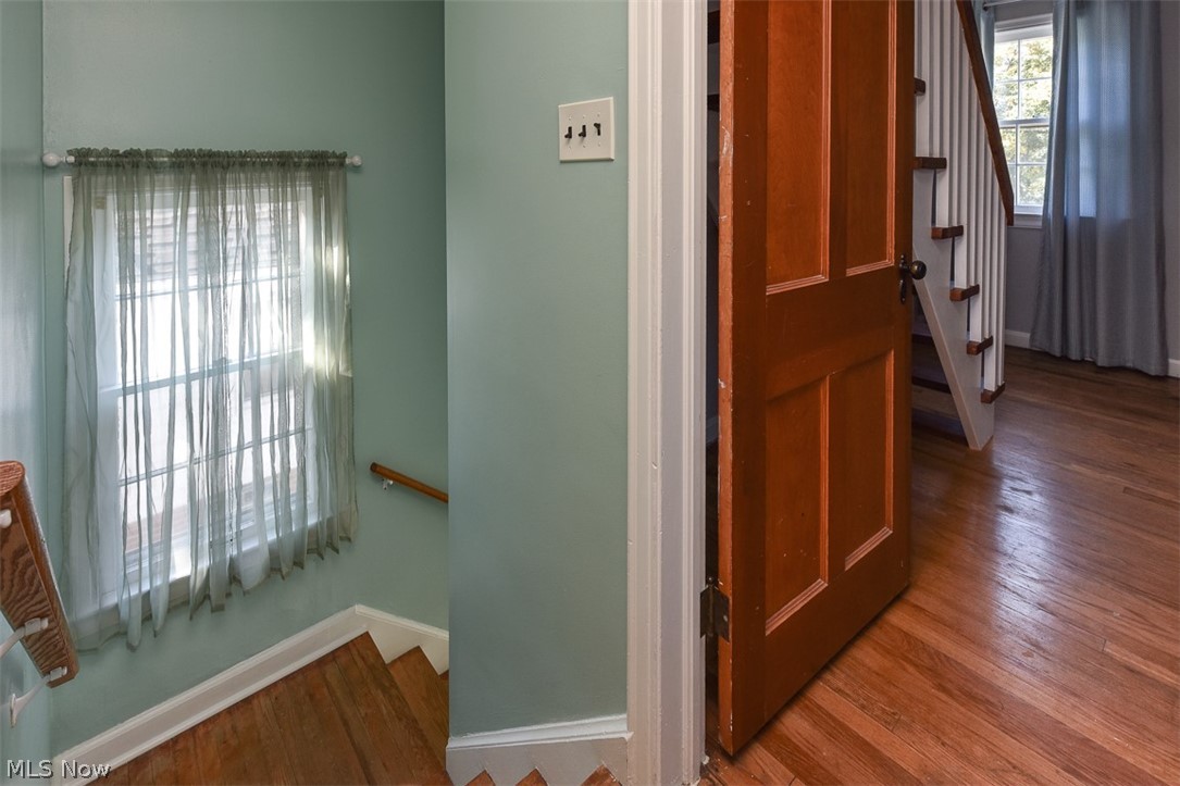 1525 South Noble Road Cleveland, OH 44121 - Photo 14 of 31