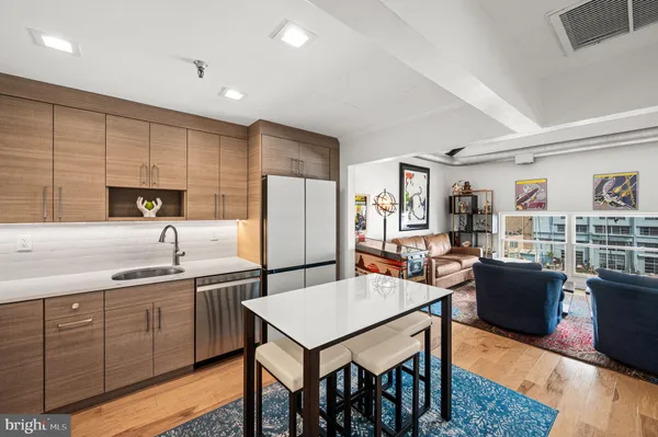 $420,000 | 3 North Christopher Columbus Boulevard, Unit TD407, Philadelphia, PA 19106