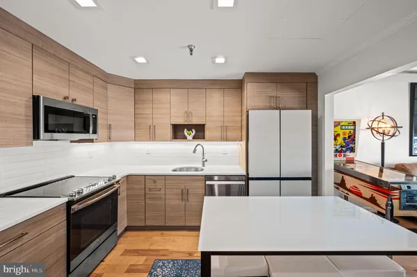 $420,000 | 3 North Christopher Columbus Boulevard, Unit TD407, Philadelphia, PA 19106