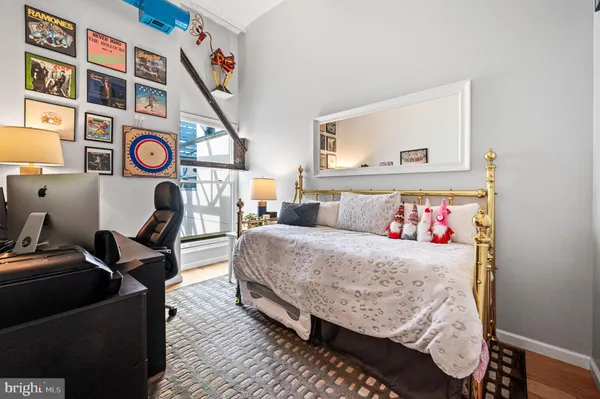 $420,000 | 3 North Christopher Columbus Boulevard, Unit TD407, Philadelphia, PA 19106