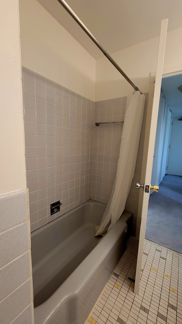 5701 North Sheridan Road, Unit 5U Chicago, IL 60660 - Photo 13 of 14 Gallery Image 13