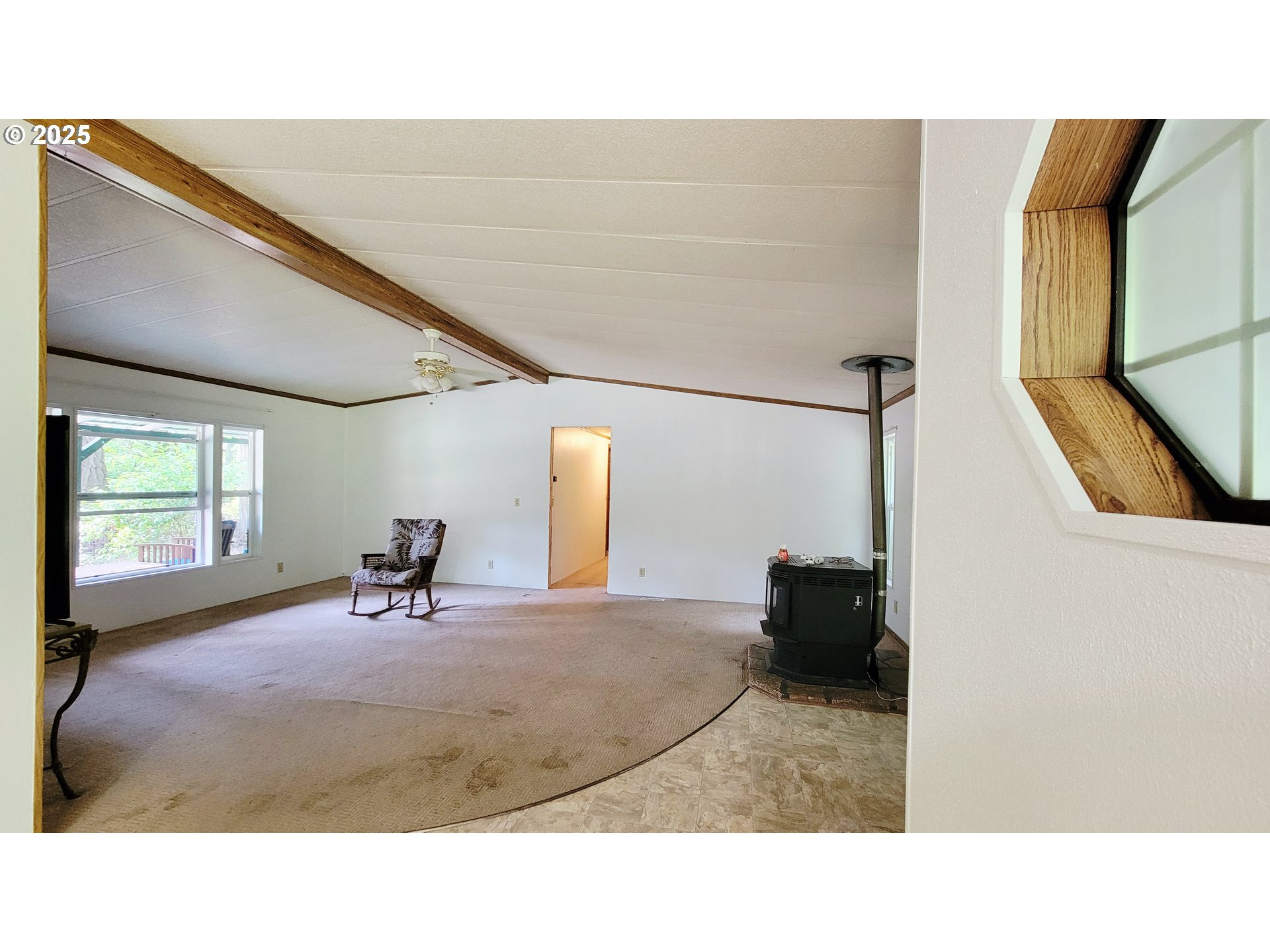 1097 Lees Creek Road Myrtle Creek, OR 97457 - Photo 17 of 41 a living room with furniture and a window