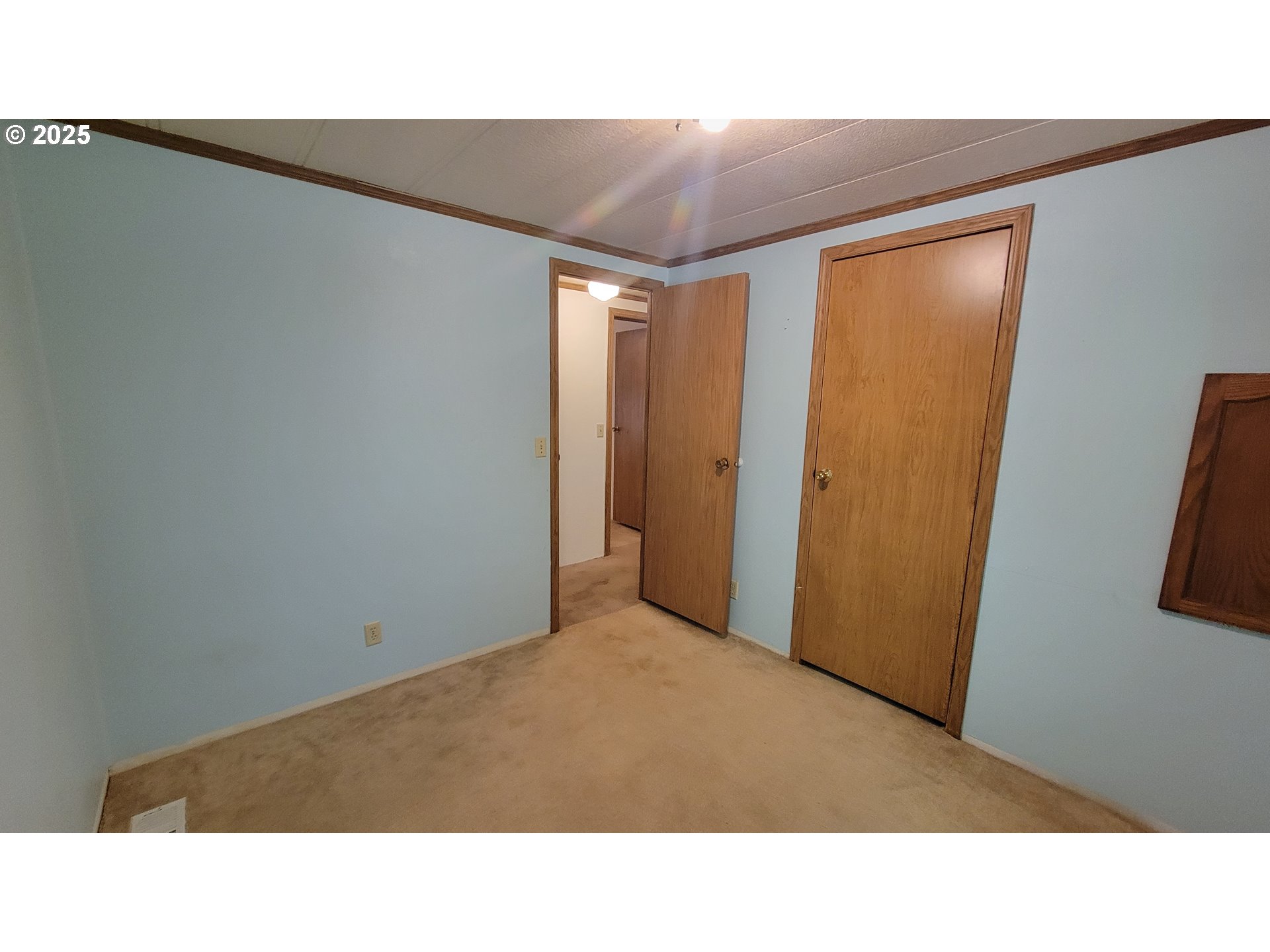 1097 Lees Creek Road Myrtle Creek, OR 97457 - Photo 20 of 41 a open space in a house