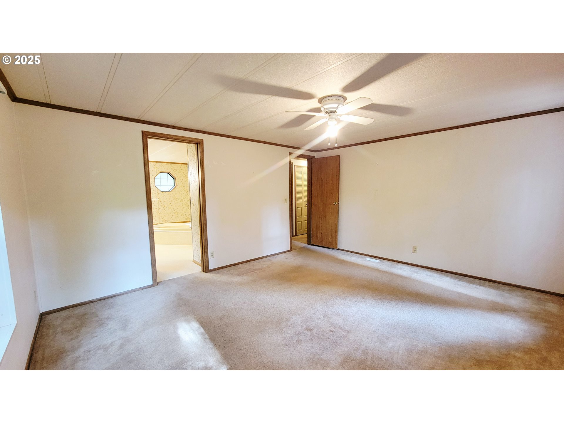 1097 Lees Creek Road Myrtle Creek, OR 97457 - Photo 25 of 41 a open hall with a ceiling fan
