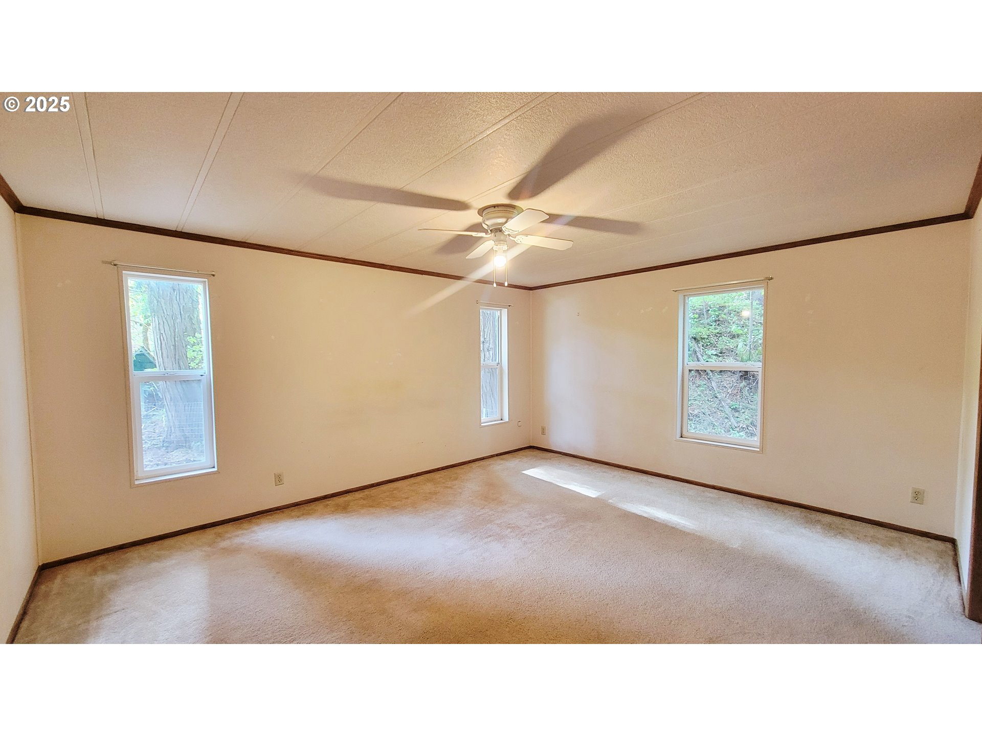 1097 Lees Creek Road Myrtle Creek, OR 97457 - Photo 26 of 41 a black and white photo of a living room