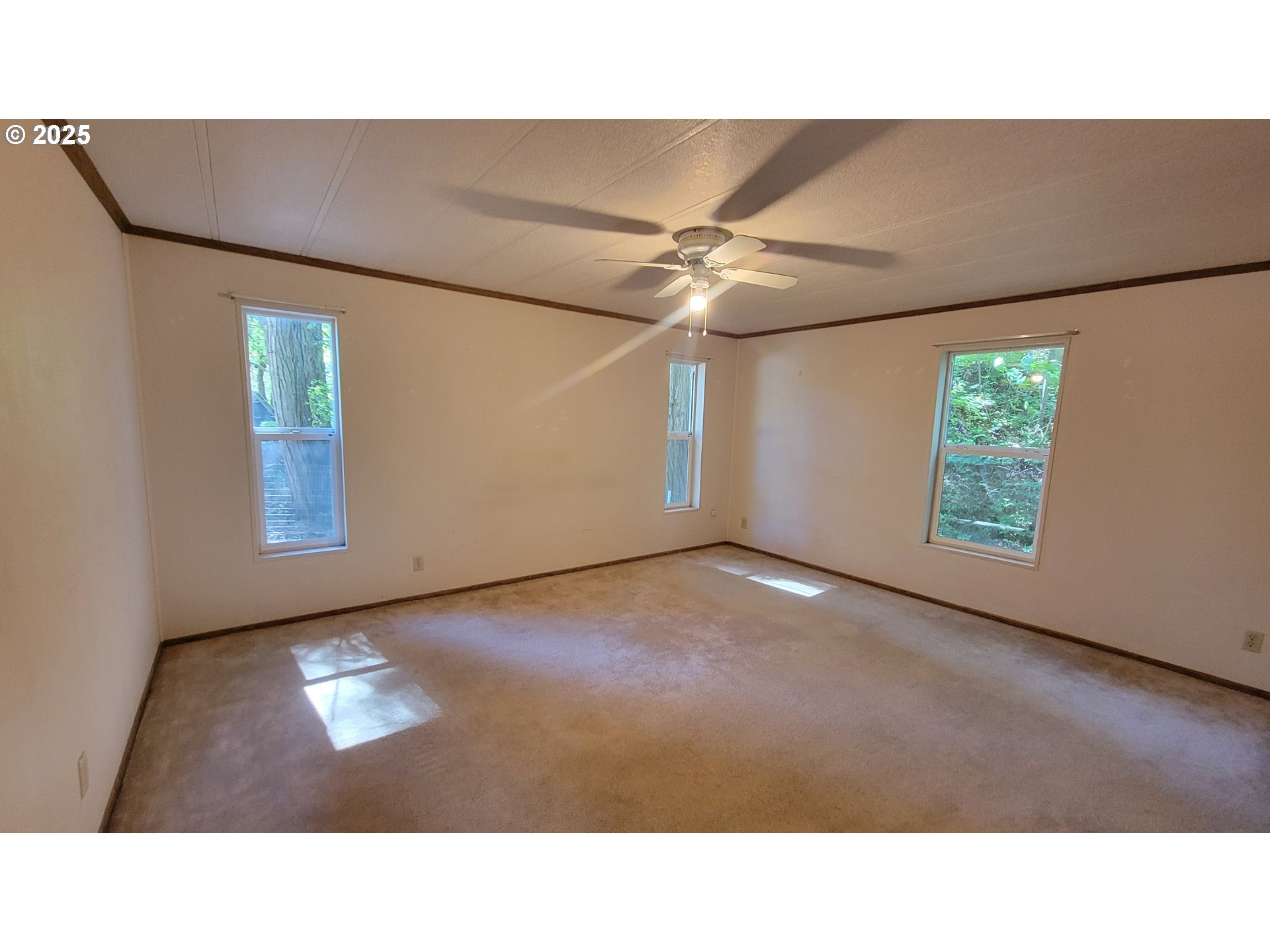 1097 Lees Creek Road Myrtle Creek, OR 97457 - Photo 27 of 41 a open hall with a ceiling fan