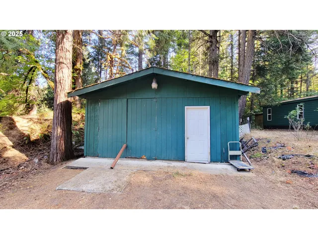 a house view with a outdoor space