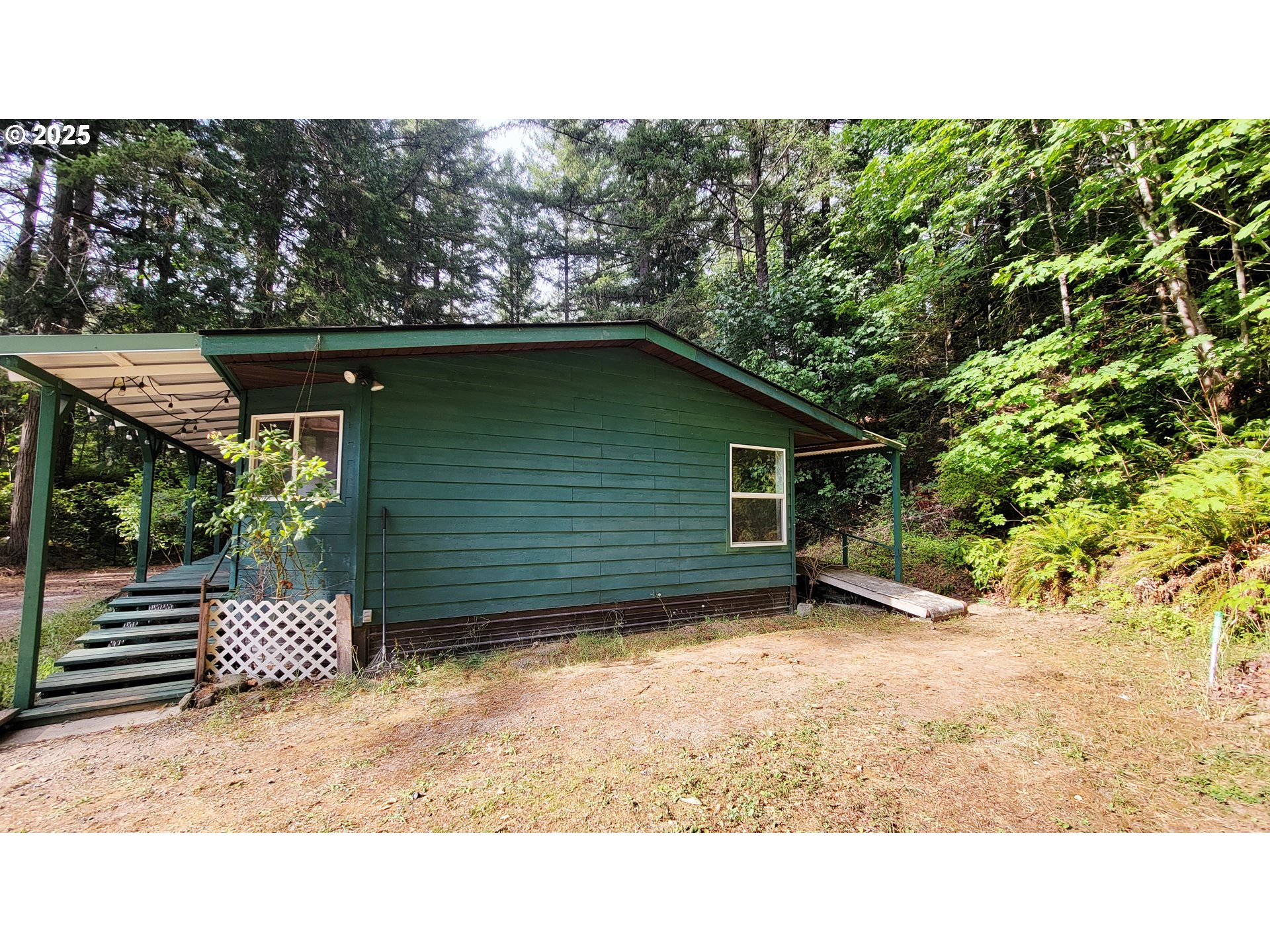 1097 Lees Creek Road Myrtle Creek, OR 97457 - Photo 7 of 41 a backyard of a house with lots of green space