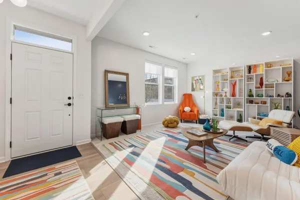 $775,000 | 879 South Woodlawn Avenue, Unit B, St. Paul, MN 55116