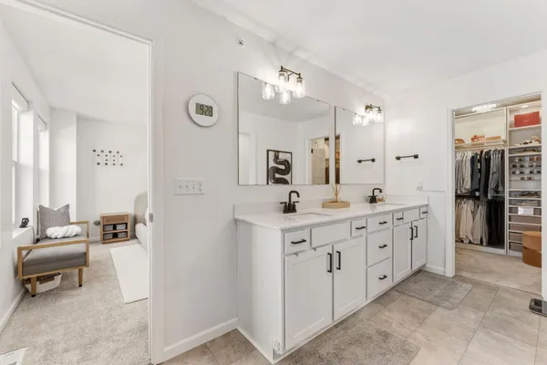 $775,000 | 879 South Woodlawn Avenue, Unit B, St. Paul, MN 55116