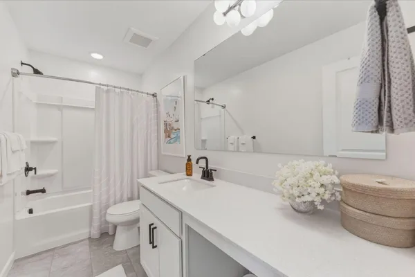 $775,000 | 879 South Woodlawn Avenue, Unit B, St. Paul, MN 55116