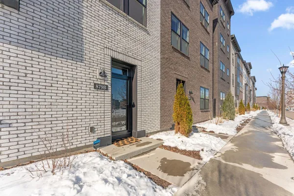 $775,000 | 879 South Woodlawn Avenue, Unit B, St. Paul, MN 55116