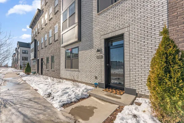 $775,000 | 879 South Woodlawn Avenue, Unit B, St. Paul, MN 55116