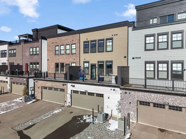 $775,000 | 879 South Woodlawn Avenue, Unit B, St. Paul, MN 55116