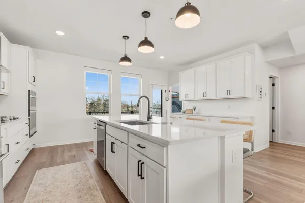 $775,000 | 879 South Woodlawn Avenue, Unit B, St. Paul, MN 55116