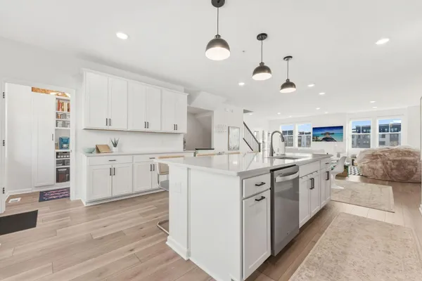 $775,000 | 879 South Woodlawn Avenue, Unit B, St. Paul, MN 55116