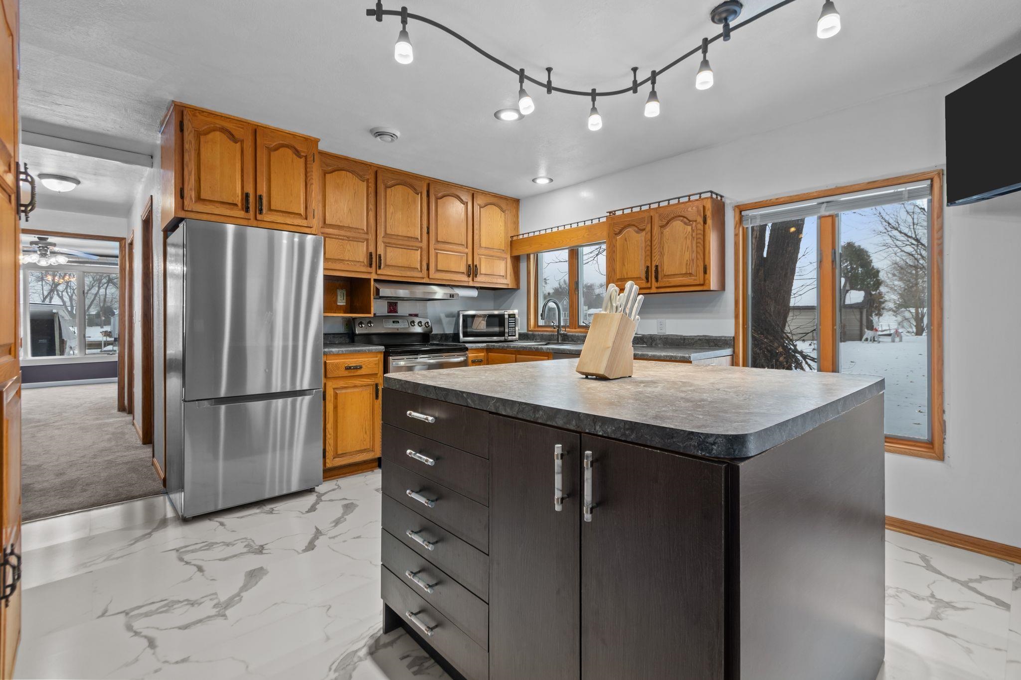 958 Cozy Lane Oshkosh, WI 54901 - Photo 2 of 37