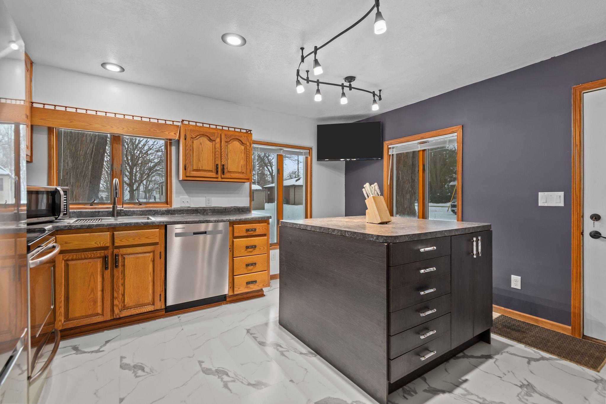 958 Cozy Lane Oshkosh, WI 54901 - Photo 5 of 37