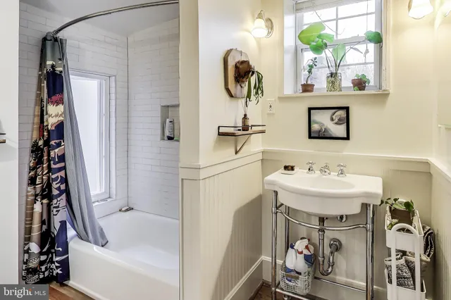 $1,035,000 | 407 A Street Northeast, Washington, DC 20002