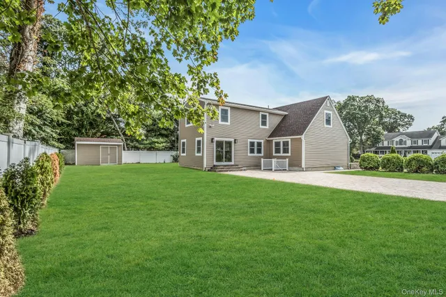 a view of a house with a backyard