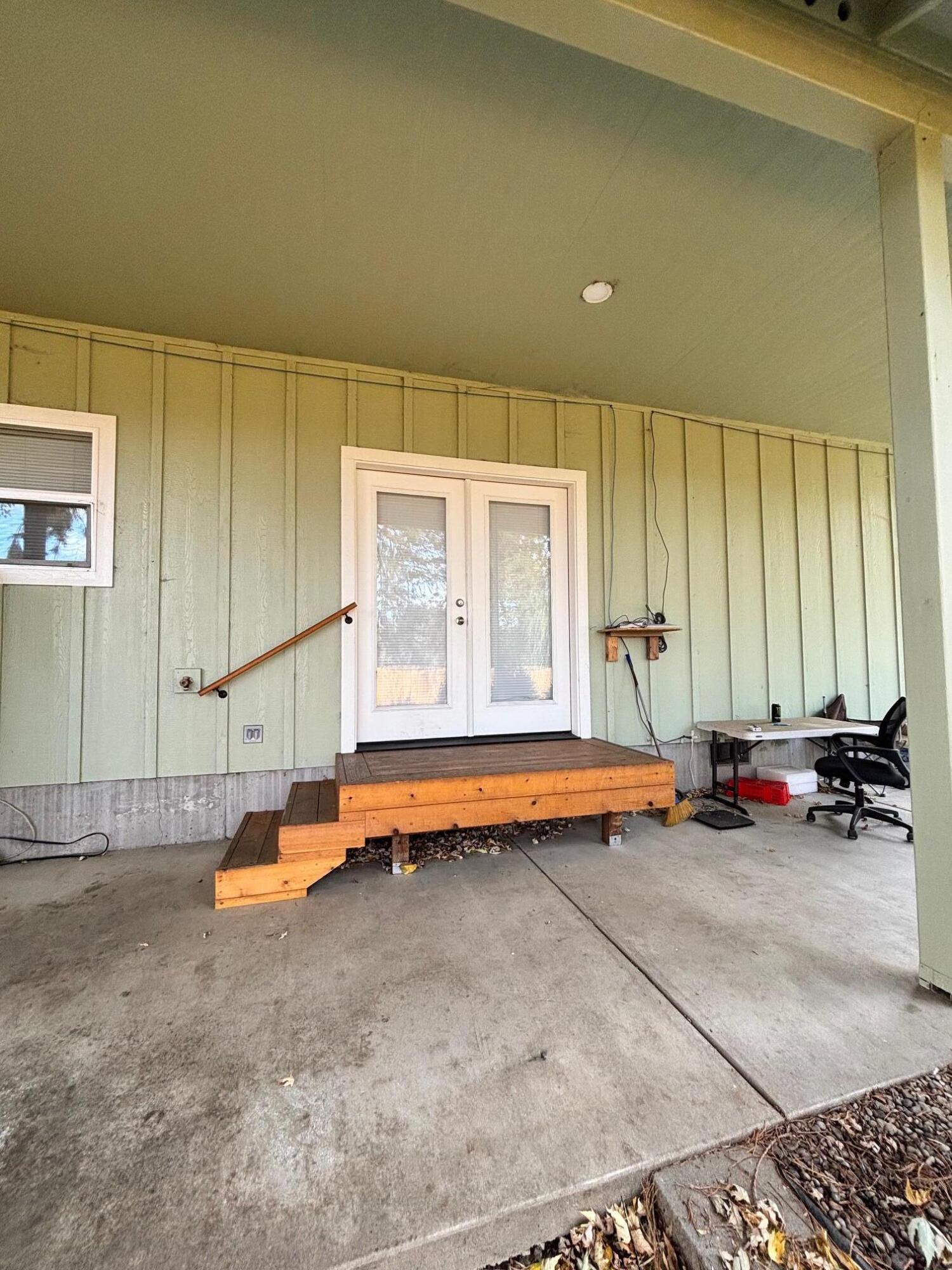4059 Fern Valley Road Medford, OR 97504 - Photo 25 of 33 Covered back porch
