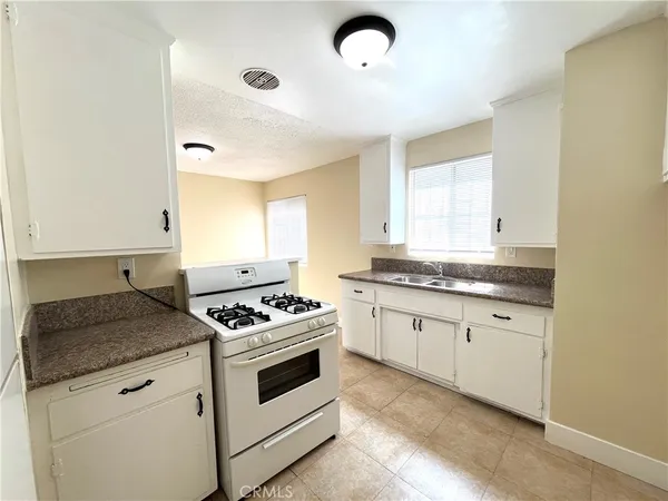 $2,250 | 12915 Doty Avenue, Unit B, Hawthorne, CA 90250