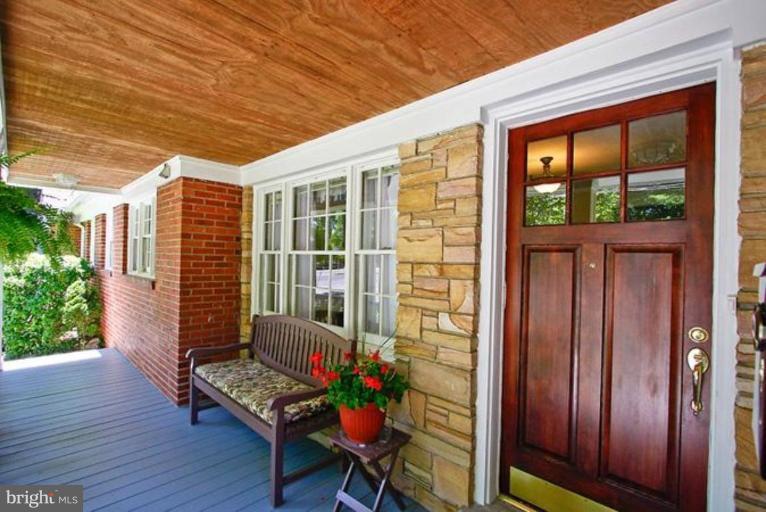 2524 North Ridgeview Road Arlington, VA 22207 - Photo 2 of 25 Porch