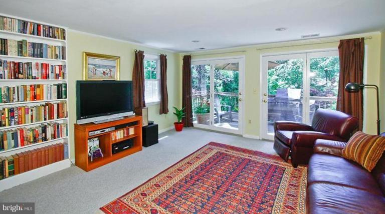 2524 North Ridgeview Road Arlington, VA 22207 - Photo 13 of 25 Family Room #2