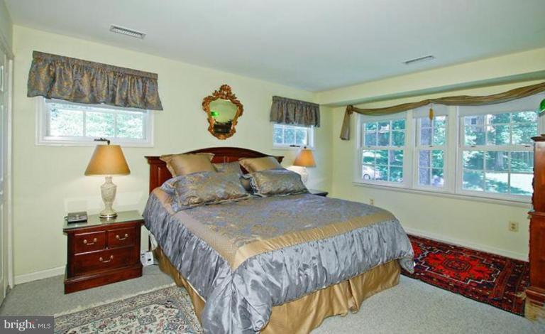 2524 North Ridgeview Road Arlington, VA 22207 - Photo 15 of 25 Master Bedroom