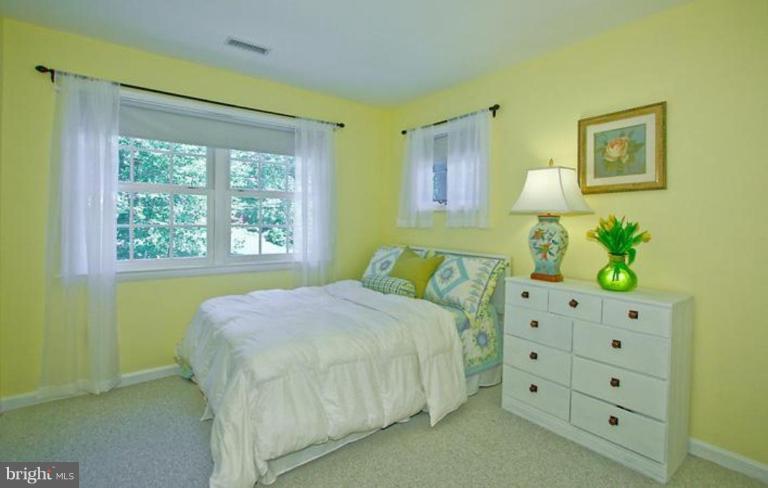 2524 North Ridgeview Road Arlington, VA 22207 - Photo 19 of 25 Bedroom #3
