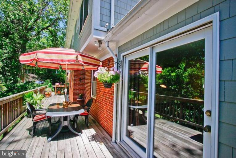 2524 North Ridgeview Road Arlington, VA 22207 - Photo 22 of 25 Deck