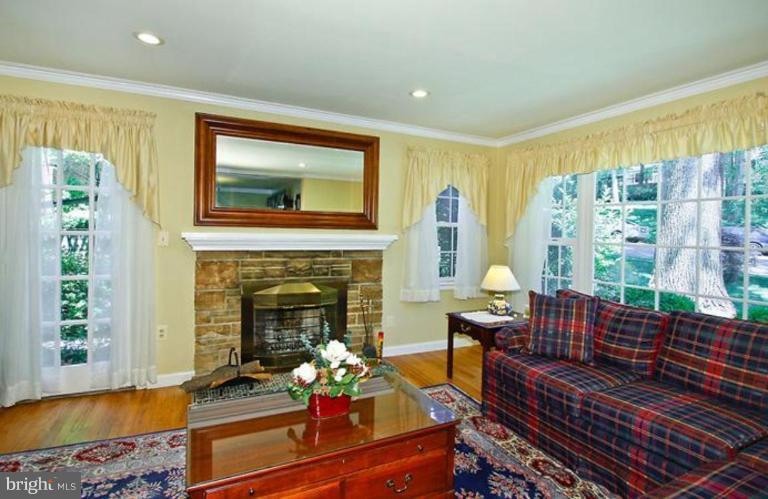 2524 North Ridgeview Road Arlington, VA 22207 - Photo 5 of 25 Living Room #2