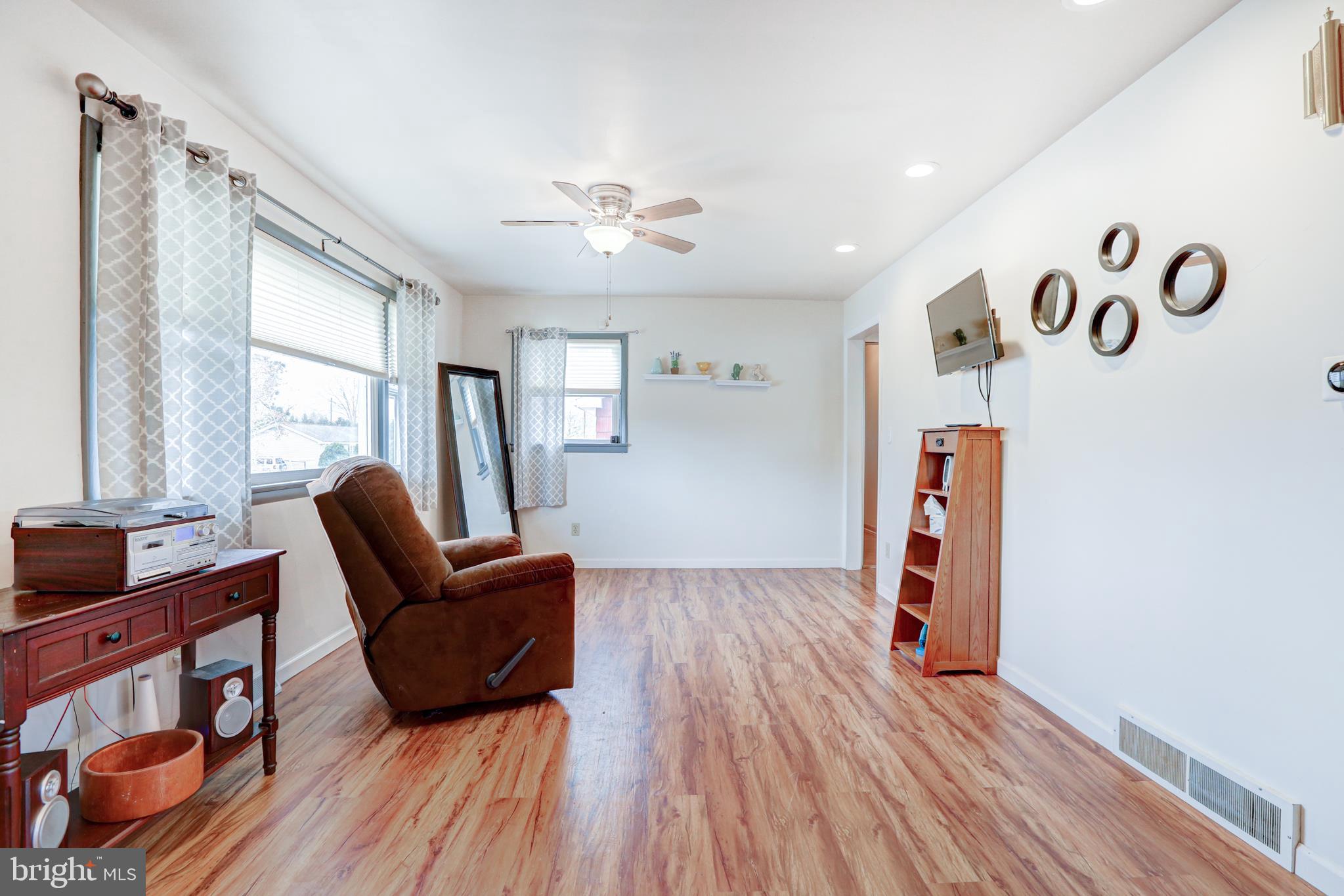 12 Jefferson Road Pennsville, NJ 08070 - Photo 8 of 63 a living room with furniture and wooden floor