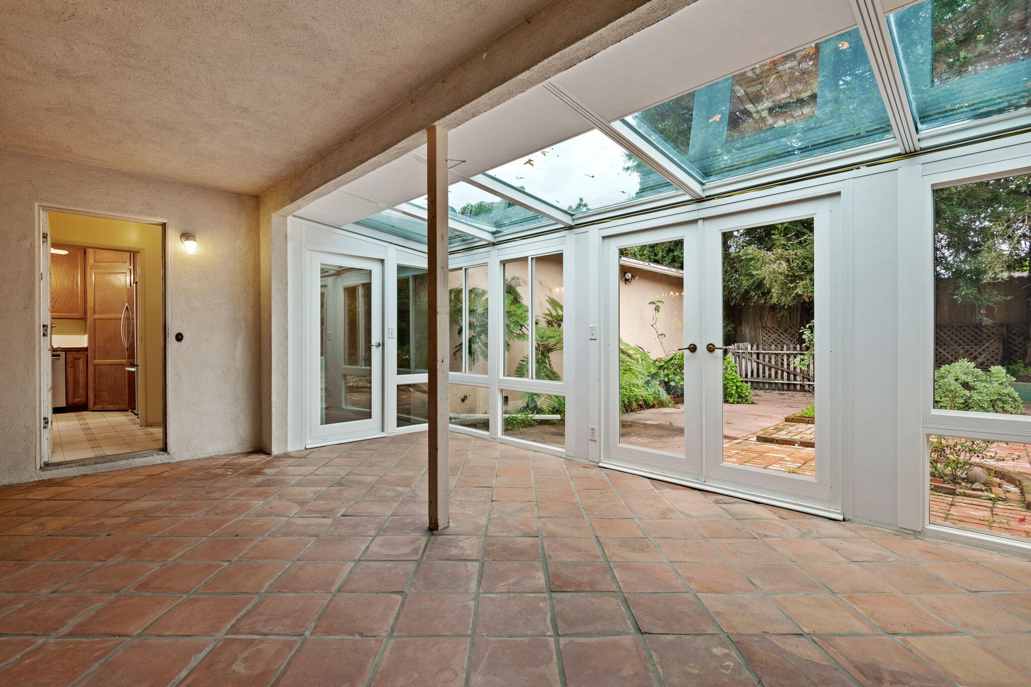 53 Walnut Lane Santa Barbara, CA 93111 - Photo 16 of 29 15 - Sun Room